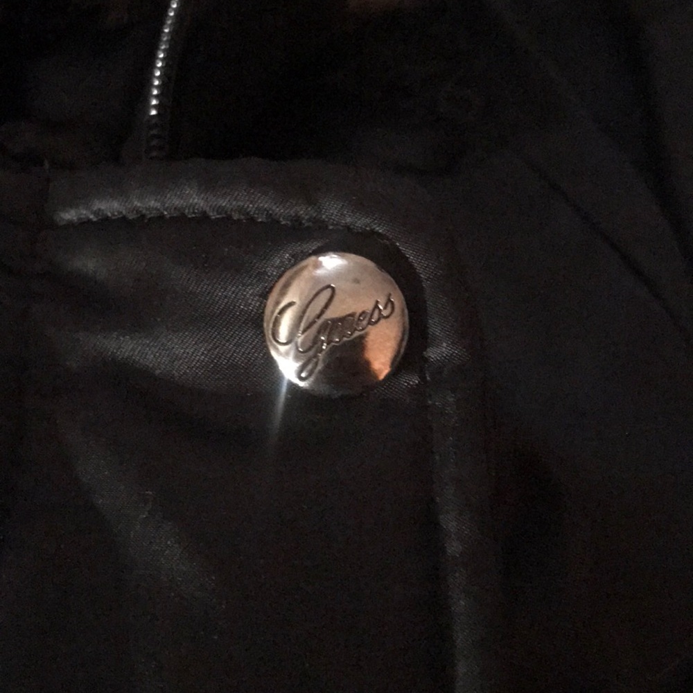 Black GUESS short down puffer w fake fur hood - Picture 4 of 14